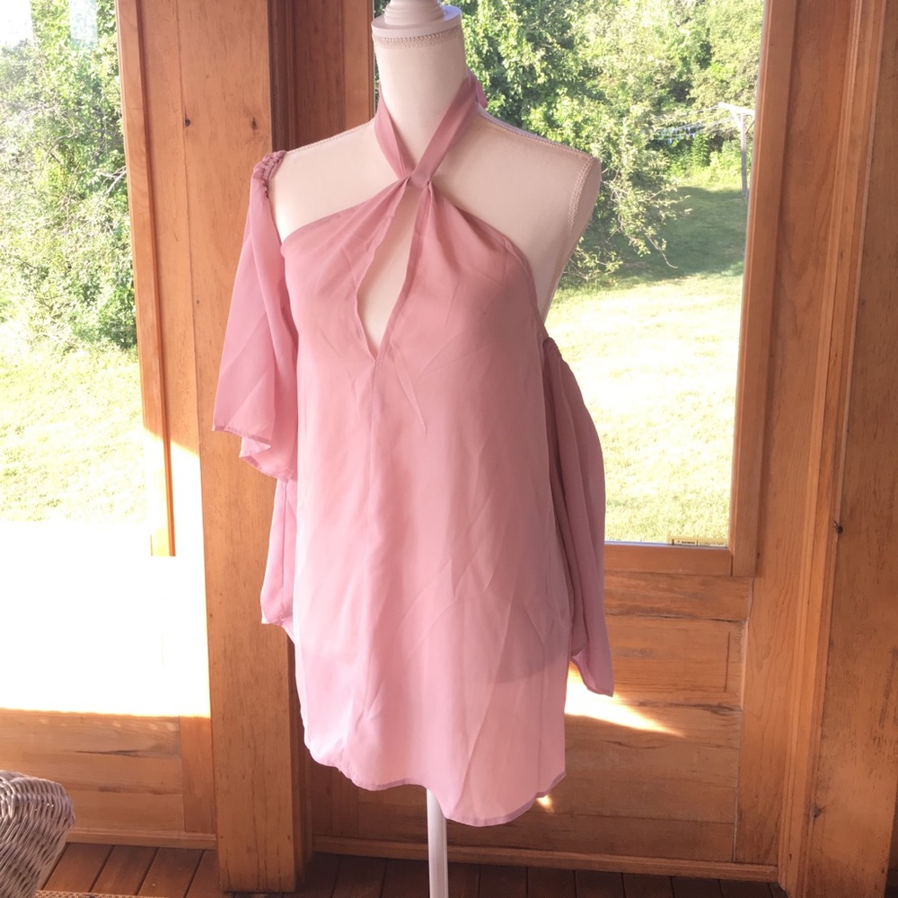Dusty pink Lioness halter off-the-shoulder L/S top
